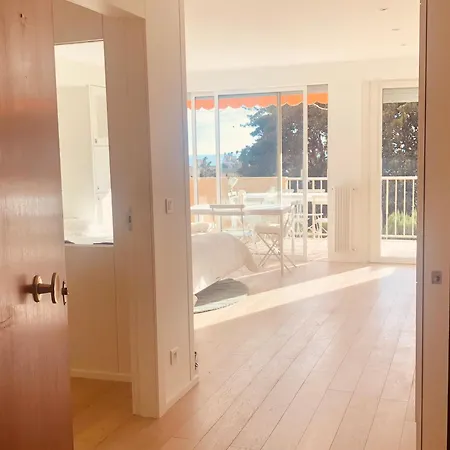 Seaside With Terrasse In Garavan Appartement *